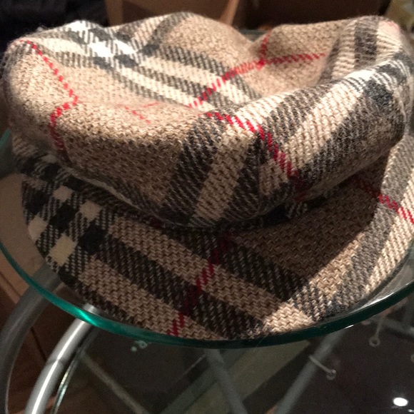 Burberry Accessories - Burberry 100% wool cap